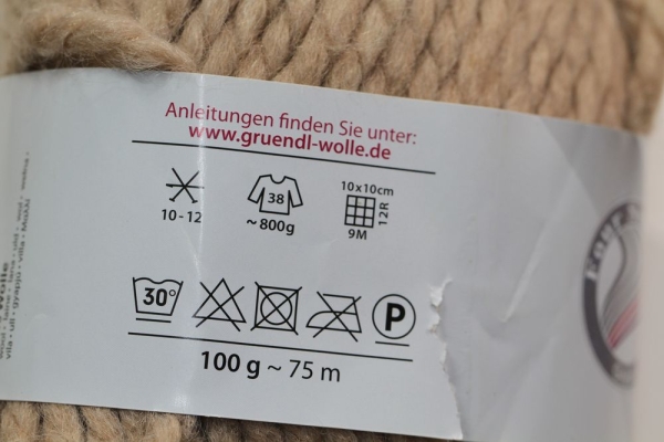 Wolle Alaska  90 g 80 % Polyester 20 % Wolle beige Rest