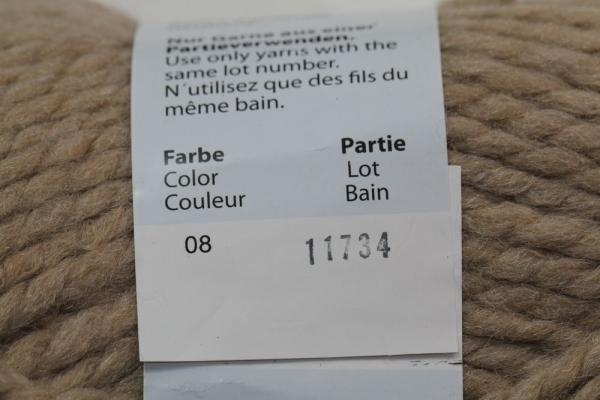 Wolle Alaska  90 g 80 % Polyester 20 % Wolle beige Rest