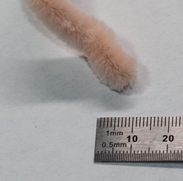 1 Stück Biegeplüsch 1 m lang Chenilledraht 8 mm Durchmesser lachs