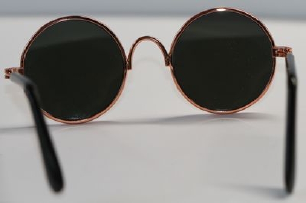 Brille Sonnenbrille 8 cm kupfer dunkle Gläser gelb-grün verspiegelt für Teddies oder Puppen Accessoire Requisite