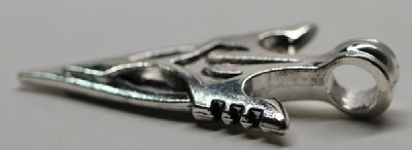 1 Anhänger Charm Pfeilspitze aus Metall silberfarben ca. 46 mm x 23 mm