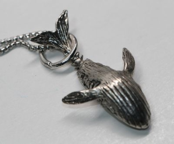 Kette silbern mit Anhänger Wal
