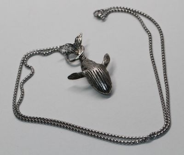 Kette silbern mit Anhänger Wal