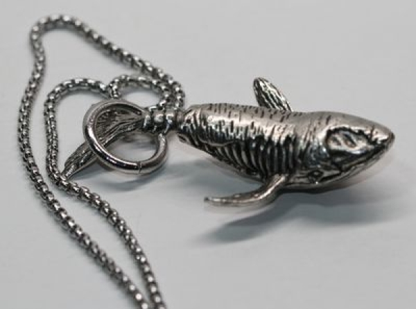 Kette silbern mit Anhänger Wal