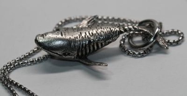 Kette silbern mit Anhänger Wal