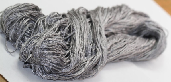 reine Maulbeerseide Garn silber 100 g handgesponnen
