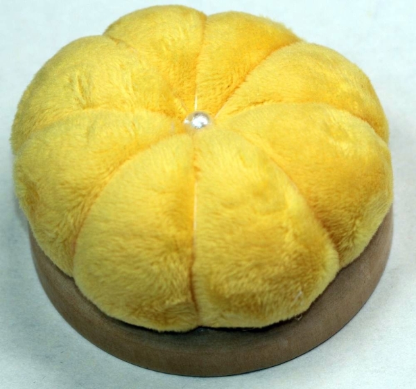 Nadelkissen gelb