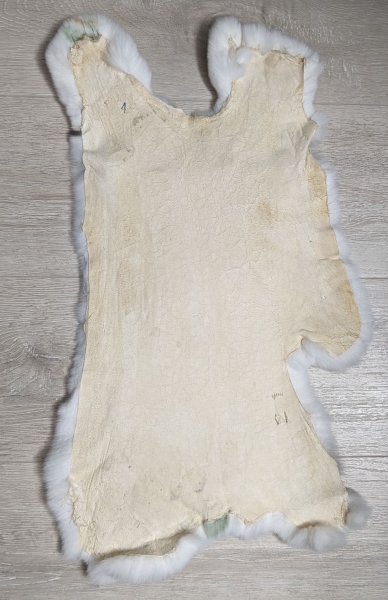 Kaninchenfell Rexkanin weiß mit schwarzen Flecken Nr. 1