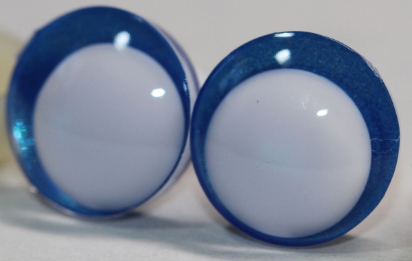 1 Paar Sicherheitsaugen trapezoid 16 mm blau metallic weiße Pupille Schielaugen