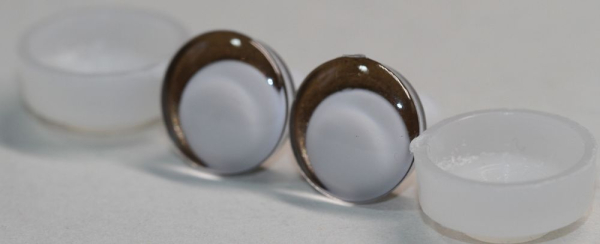 1 Paar Sicherheitsaugen trapezoid 14 mm braun metallic weiße Pupille Schielaugen