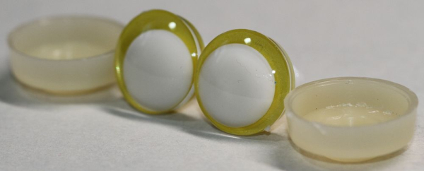 1 Paar Sicherheitsaugen trapezoid 16 mm gelb metallic weiße Pupille Schielaugen