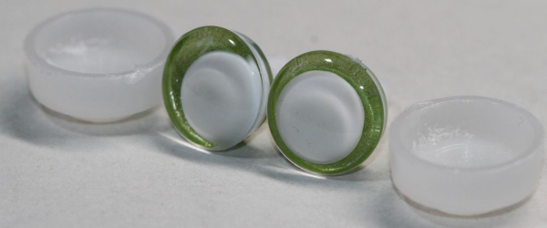 1 Paar Sicherheitsaugen trapezoid 14 mm hellgrün metallic weiße Pupille Schielaugen