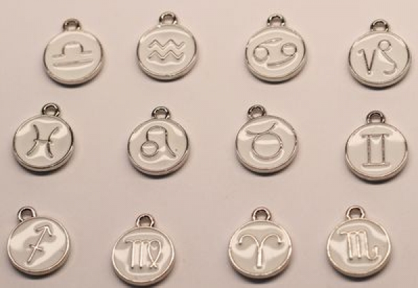 1 Anhänger Sternzeichen Tierkreiszeichen aus Metall weiß silber ca. 11 mm