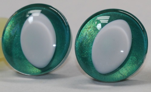 1 Paar Sicherheitsaugen trapezoid emerald grün metallic 25 mm Katze Drache weiße Pupille
