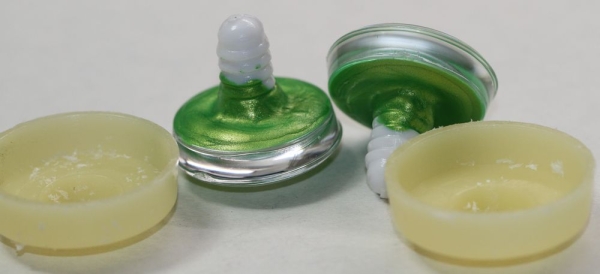 1 Paar Sicherheitsaugen trapezoid spring green metallic 25 mm Katze Drache weiße Pupille