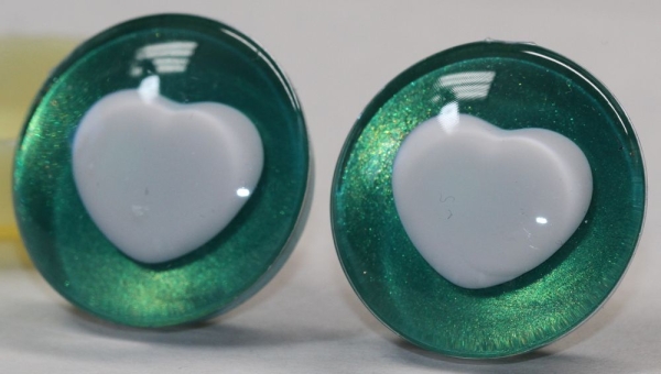 1 Paar Sicherheitsaugen trapezoid 25 mm emerald grün metallic herzförmige Pupille weiß