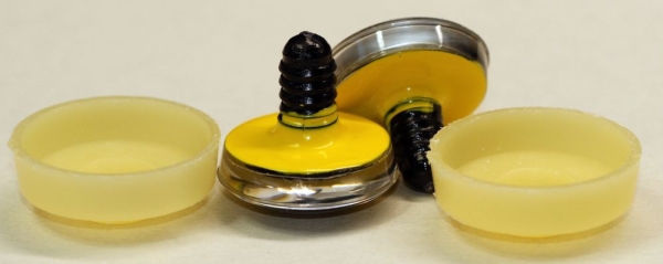 1 Paar Sicherheitsaugen trapezoid 25 mm schwarze Pupille mit weißem Punkt gelb