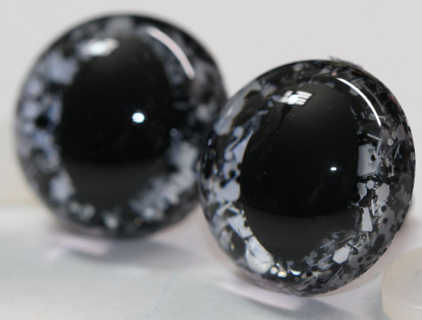 Sicherheitsaugen Katze Drache Unikat Glitter schwarz weiß 18 mm