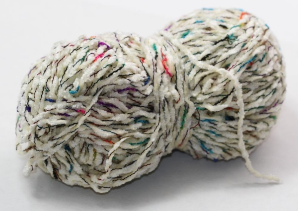 Wolle Karibik Chenille 49 g 95 % Polyacryl 5 % Polyamid Farbe creme Rest